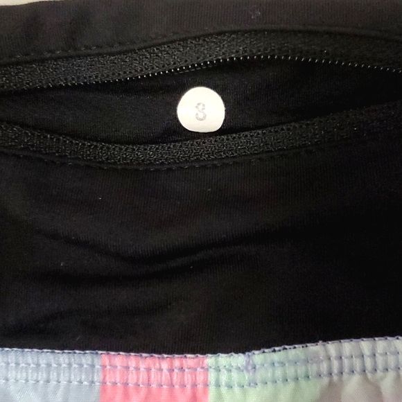 Lululemon speed run shorts - Picture 3 of 4